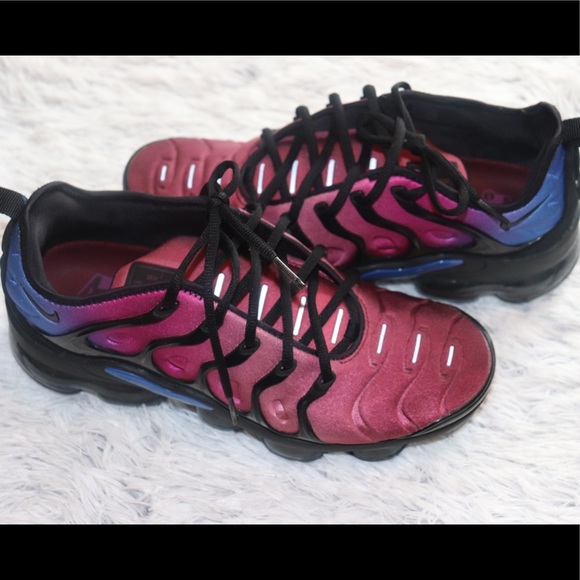 vapormax plus red violet blue